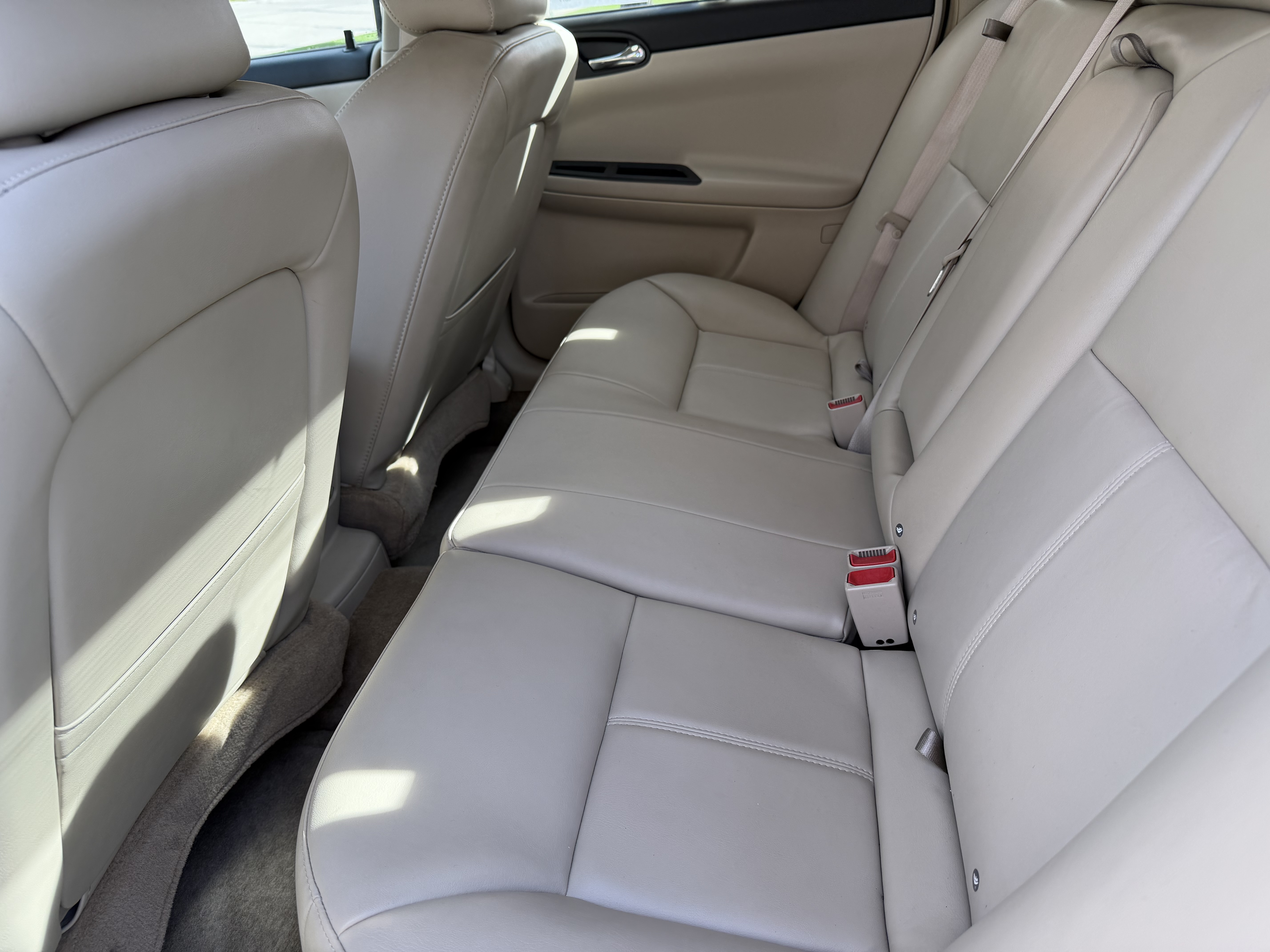 Used 2011 Chevrolet Impala LT w/ Luxury Edition Package FWD image 11