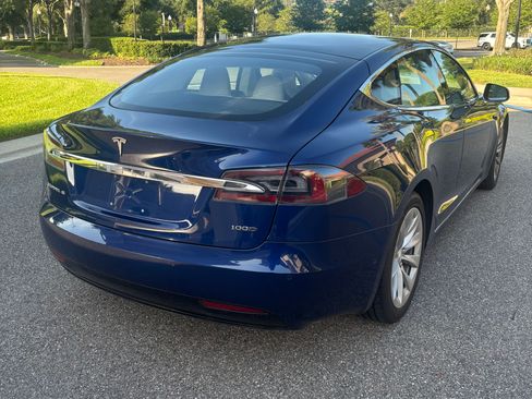Used 2018 Tesla Model S 100D AWD/4WD image 2
