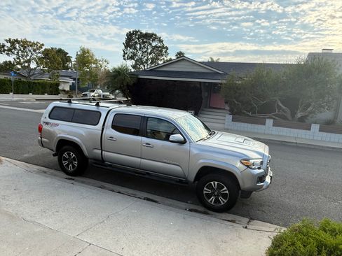 Used 2017 Toyota Tacoma TRD Sport w/ Exterior Package AWD/4WD image 22