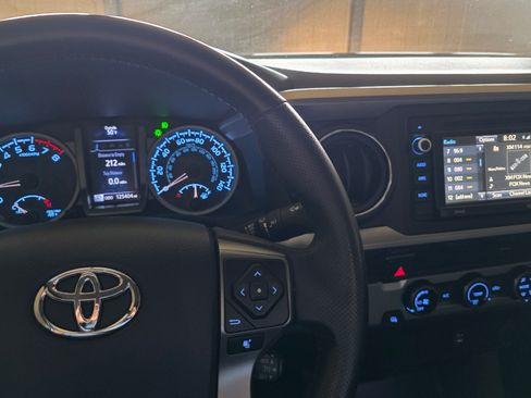 Used 2017 Toyota Tacoma SR5 w/ Tow Package image 18