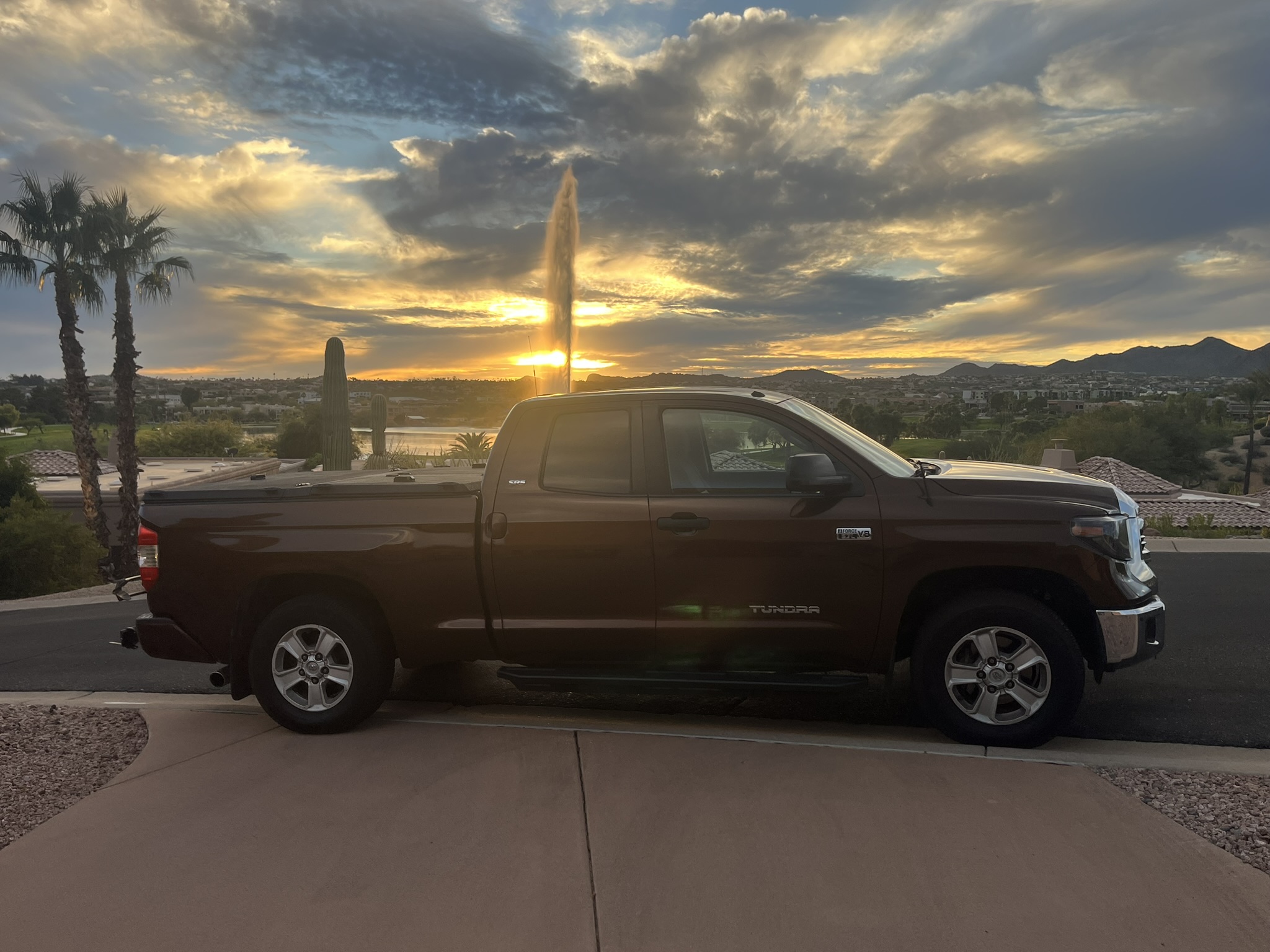 Used 2017 Toyota Tundra SR5 w/ SR5 Upgrade Package RWD image 2