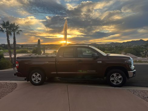 Used 2017 Toyota Tundra SR5 w/ SR5 Upgrade Package RWD image 2
