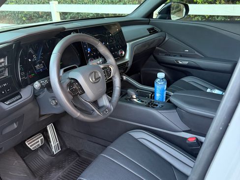 Used 2025 Lexus TX 500h AWD w/ Technology Package image 6