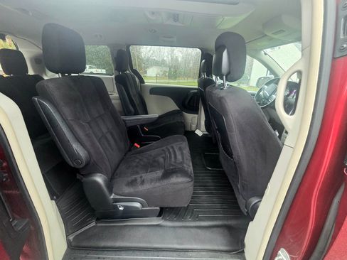 Used 2011 Chrysler Town & Country Touring w/ Security Group image 5