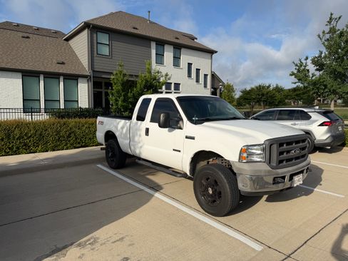 Used 2005 Ford F250 XL AWD/4WD image 2
