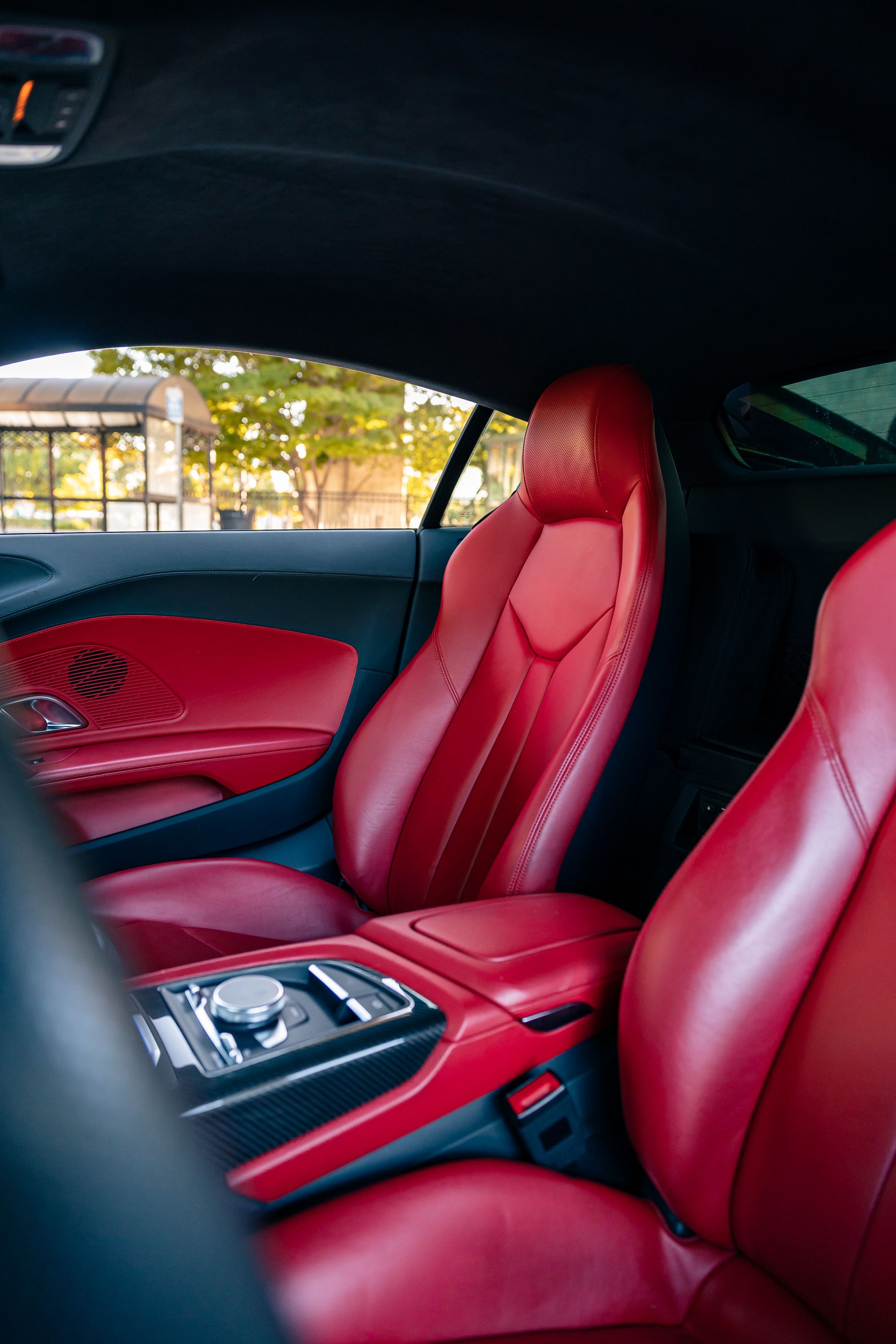 Used 2018 Audi R8 V10 w/ Premium Package RWD image 13