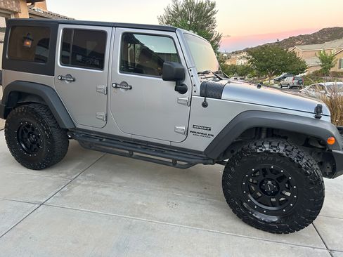 Used 2017 Jeep Wrangler Unlimited Sport w/ Quick Order Package 24S AWD/4WD image 1