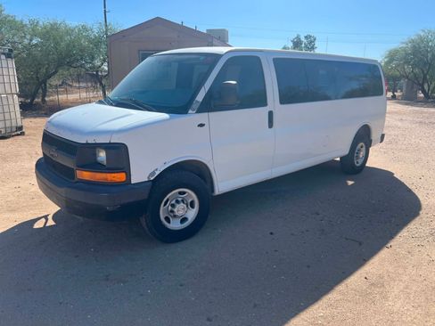 Used 2007 Chevrolet Express 3500 Extended Passenger RWD image 4