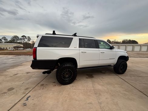 Used 2018 Chevrolet Suburban LT w/ Luxury Package image 2