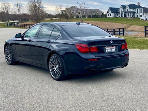 Used 2014 BMW 740i image 8