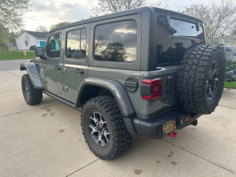 Used 2019 Jeep Wrangler Unlimited Rubicon w/ Dual Top Group AWD/4WD image 6