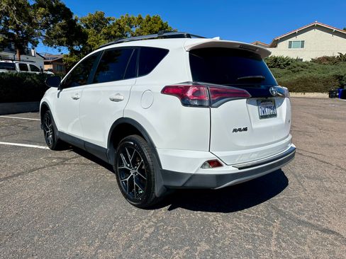 Used 2017 Toyota RAV4 SE image 6