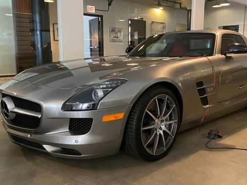 Used 2011 Mercedes-Benz SLS AMG Coupe image 5