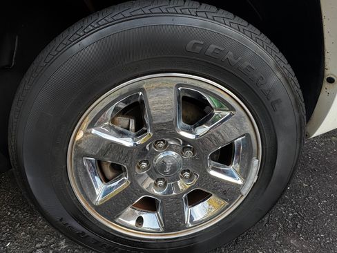 Used 2007 Jeep Commander Limited w/ Trailer Tow Group IV image 25