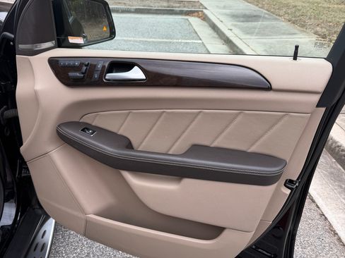 Used 2015 Mercedes-Benz GL 450 4MATIC w/ Appearance Package image 6