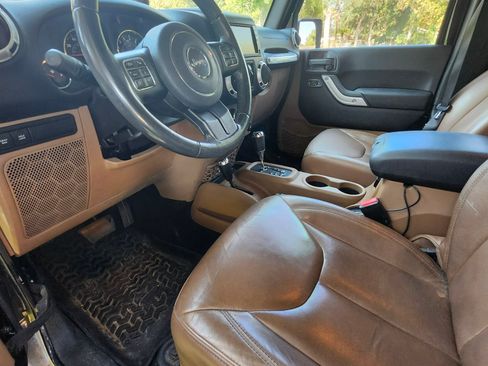 Used 2016 Jeep Wrangler Unlimited Rubicon w/ Connectivity Group AWD/4WD image 8