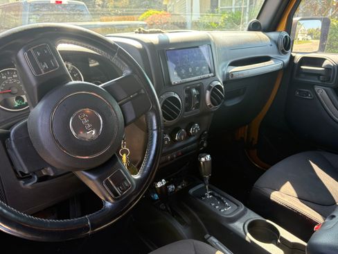 Used 2014 Jeep Wrangler Unlimited Sport w/ Quick Order Package 24S AWD/4WD image 6