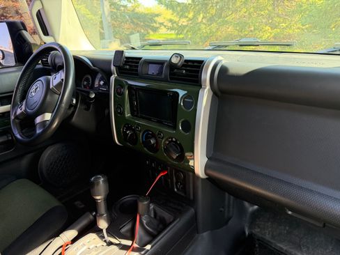 Used 2011 Toyota FJ Cruiser 4WD w/ Upgrade Pkg 3 image 5