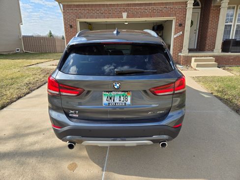 Used 2021 BMW X1 xDrive28i w/ Premium Package image 9