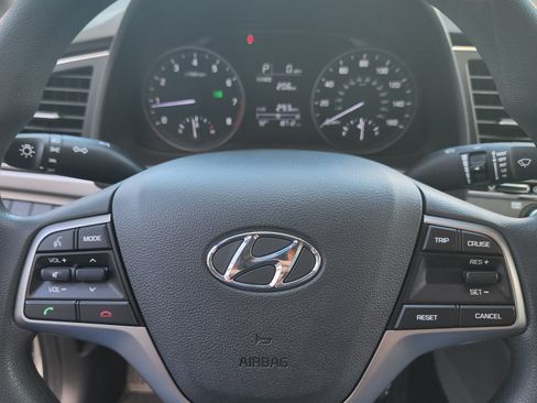 Used 2018 Hyundai Elantra SE image 8