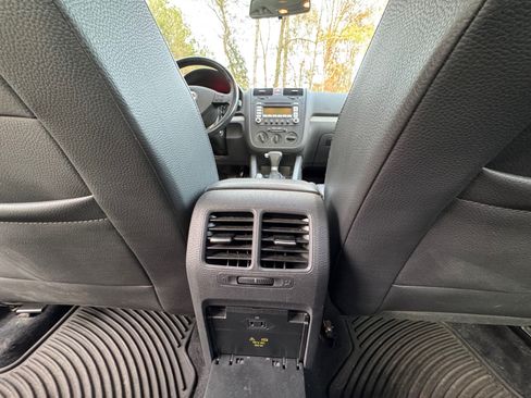 Used 2009 Volkswagen Jetta TDI image 12