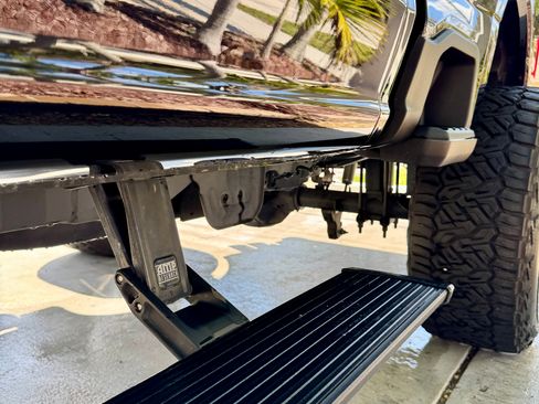 Used 2024 Ford F250 Lariat w/ Black Appearance Package image 10