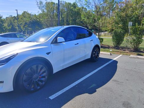 Used 2025 Tesla Model Y Performance image 14