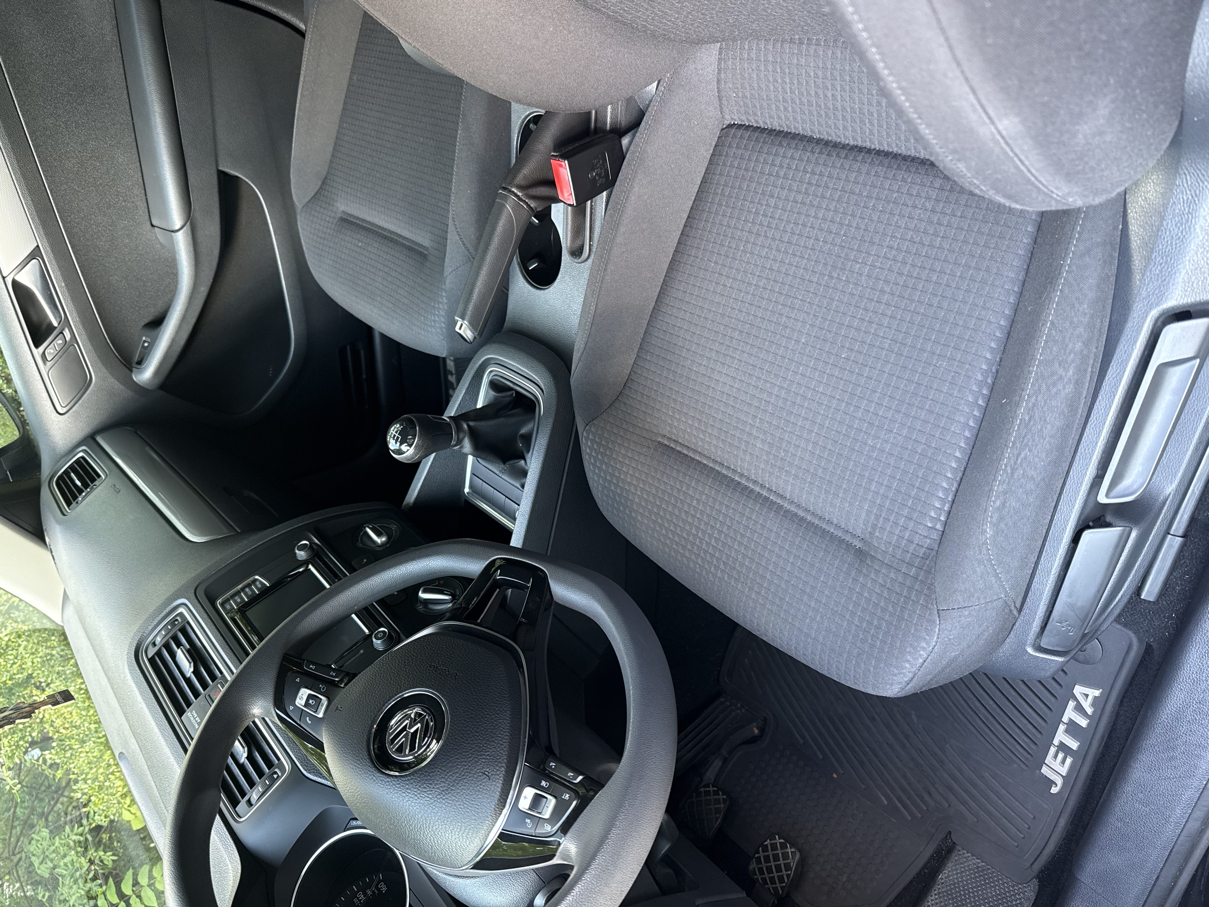 Used 2016 Volkswagen Jetta SE FWD image 2