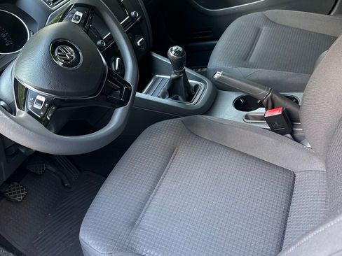 Used 2016 Volkswagen Jetta SE FWD image 2