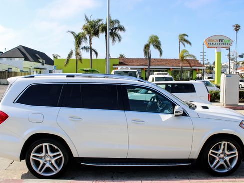 Used 2015 Mercedes-Benz GL 550 4MATIC image 6