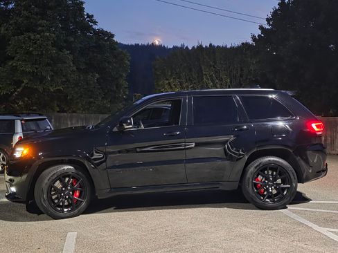 Used 2020 Jeep Grand Cherokee SRT image 9