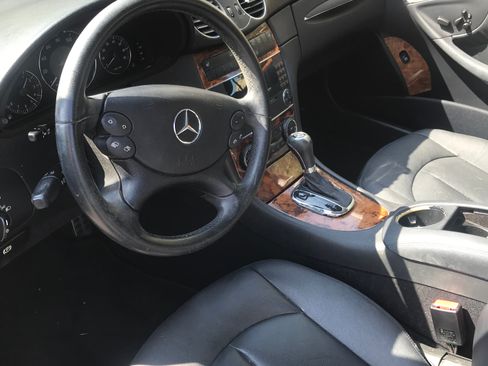 Used 2009 Mercedes-Benz CLK 350 Coupe image 6