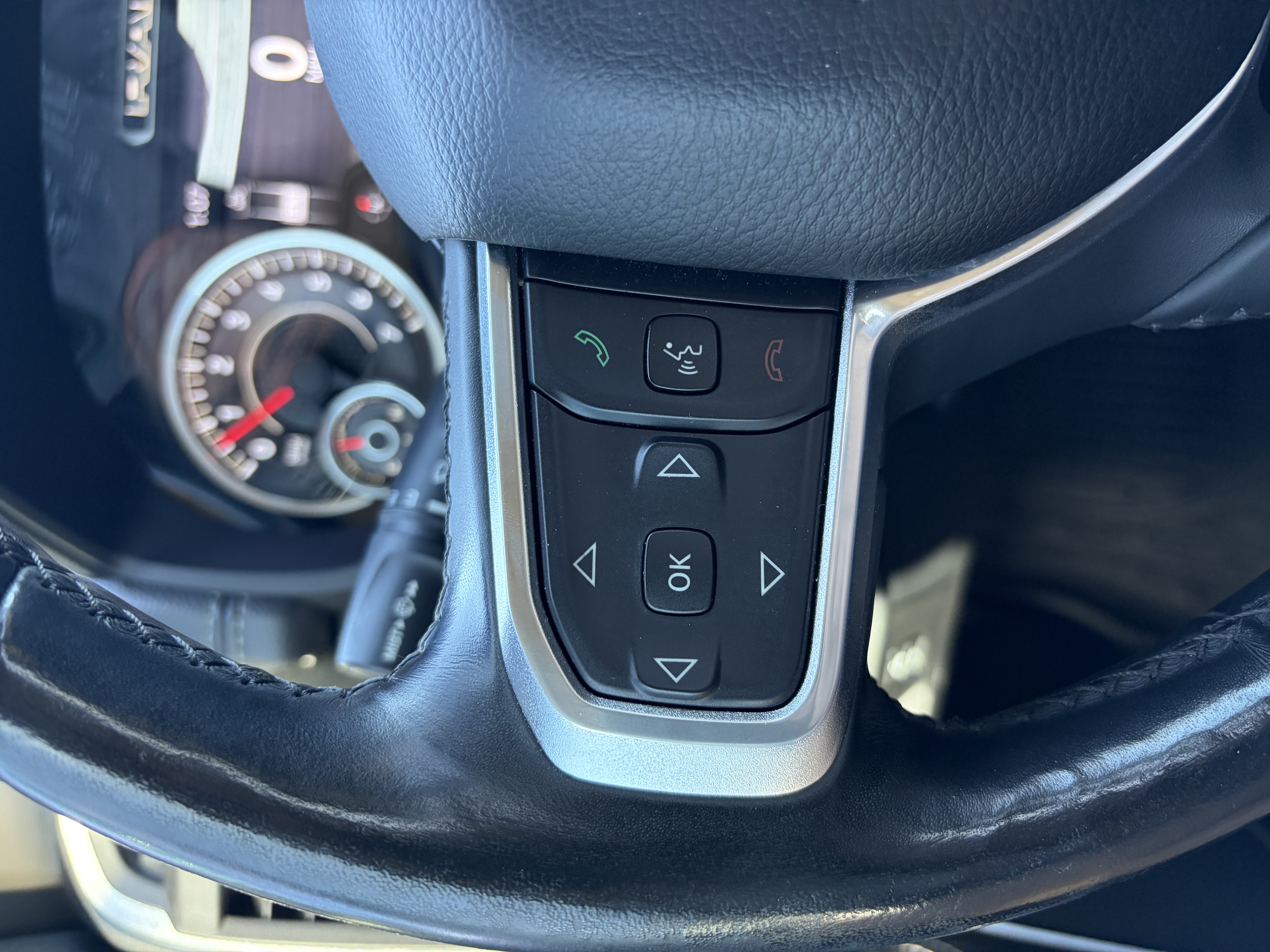 Used 2019 RAM 1500 Laramie AWD/4WD image 9