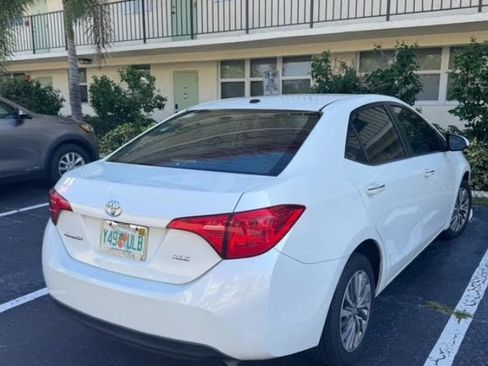 Used 2018 Toyota Corolla XLE image 3