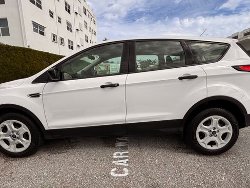 Used 2019 Ford Escape S image 5