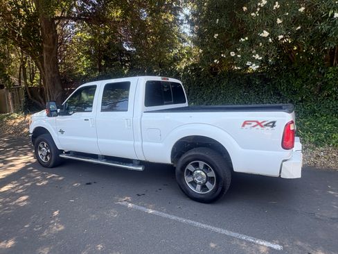Used 2012 Ford F250 Lariat w/ Lariat Interior Pkg AWD/4WD image 6