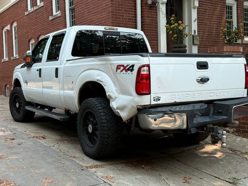 Used 2015 Ford F250 XLT w/ XLT Premium Package AWD/4WD image 4