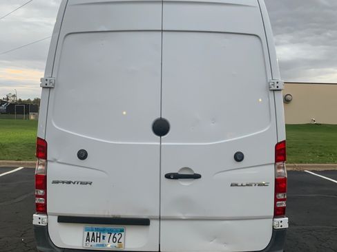 Used 2015 Mercedes-Benz Sprinter 2500 image 2