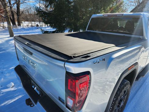 Used 2021 GMC Sierra 2500 SLE w/ SLE Value Package; image 9