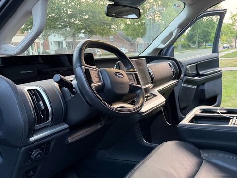 Used 2025 Ford Expedition Max Platinum w/ Driver's Package AWD/4WD image 11