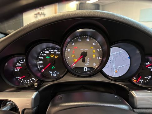 Used 2015 Porsche 911 Targa 4S image 21