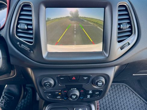 Used 2019 Jeep Compass Trailhawk AWD/4WD image 13