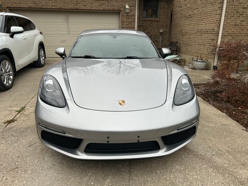 Used 2018 Porsche 718 Cayman image 8