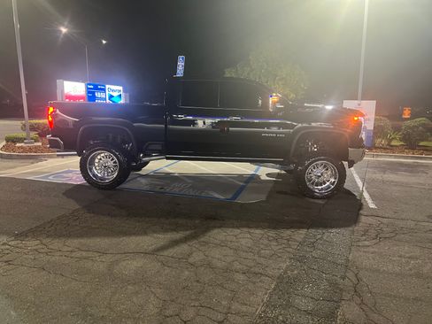 Used 2024 Chevrolet Silverado 2500 LTZ w/ LTZ Convenience Package image 2