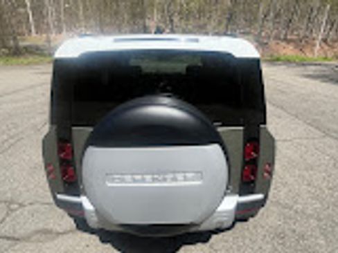 Used 2023 Land Rover Defender 110 SE AWD/4WD image 4