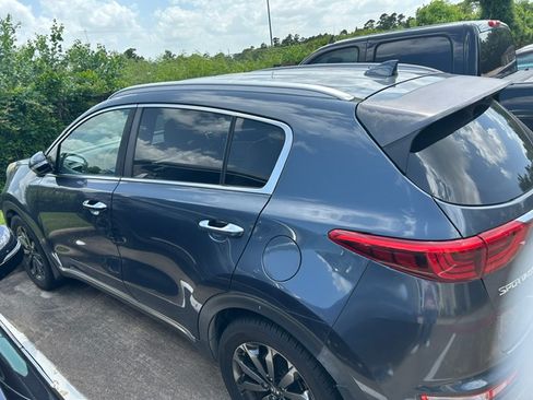 Used 2018 Kia Sportage EX w/ EX Sport Appearance Package FWD image 2