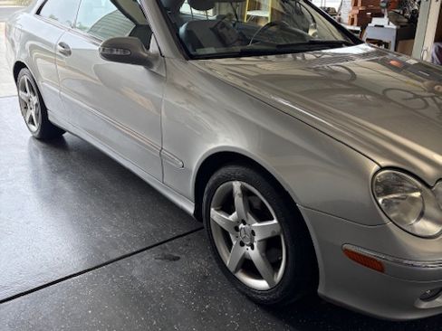 Used 2005 Mercedes-Benz CLK 320 Coupe image 5