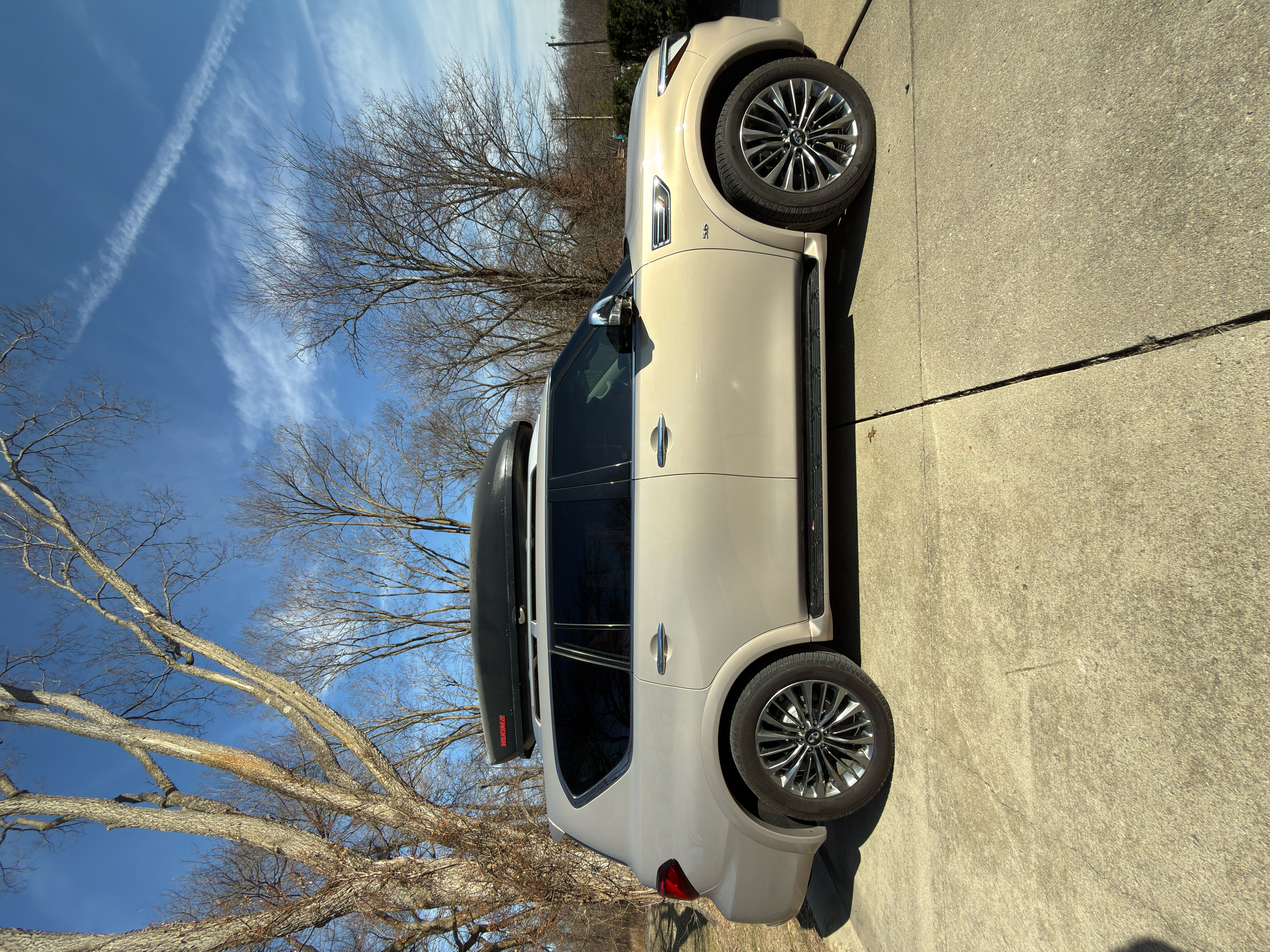 Used 2018 INFINITI QX80 4WD w/ Deluxe Technology Package image 2
