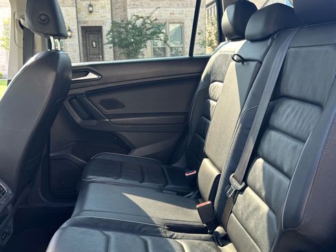 Used 2018 Volkswagen Tiguan SEL Premium image 15