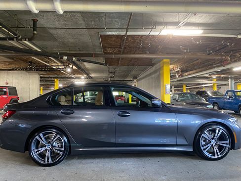 Used 2022 BMW 330i Sedan w/ M Sport Package RWD image 6